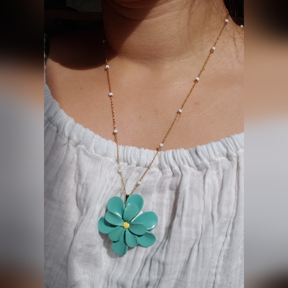 Handmade Blue Flower Necklace - Picture 5 of 6